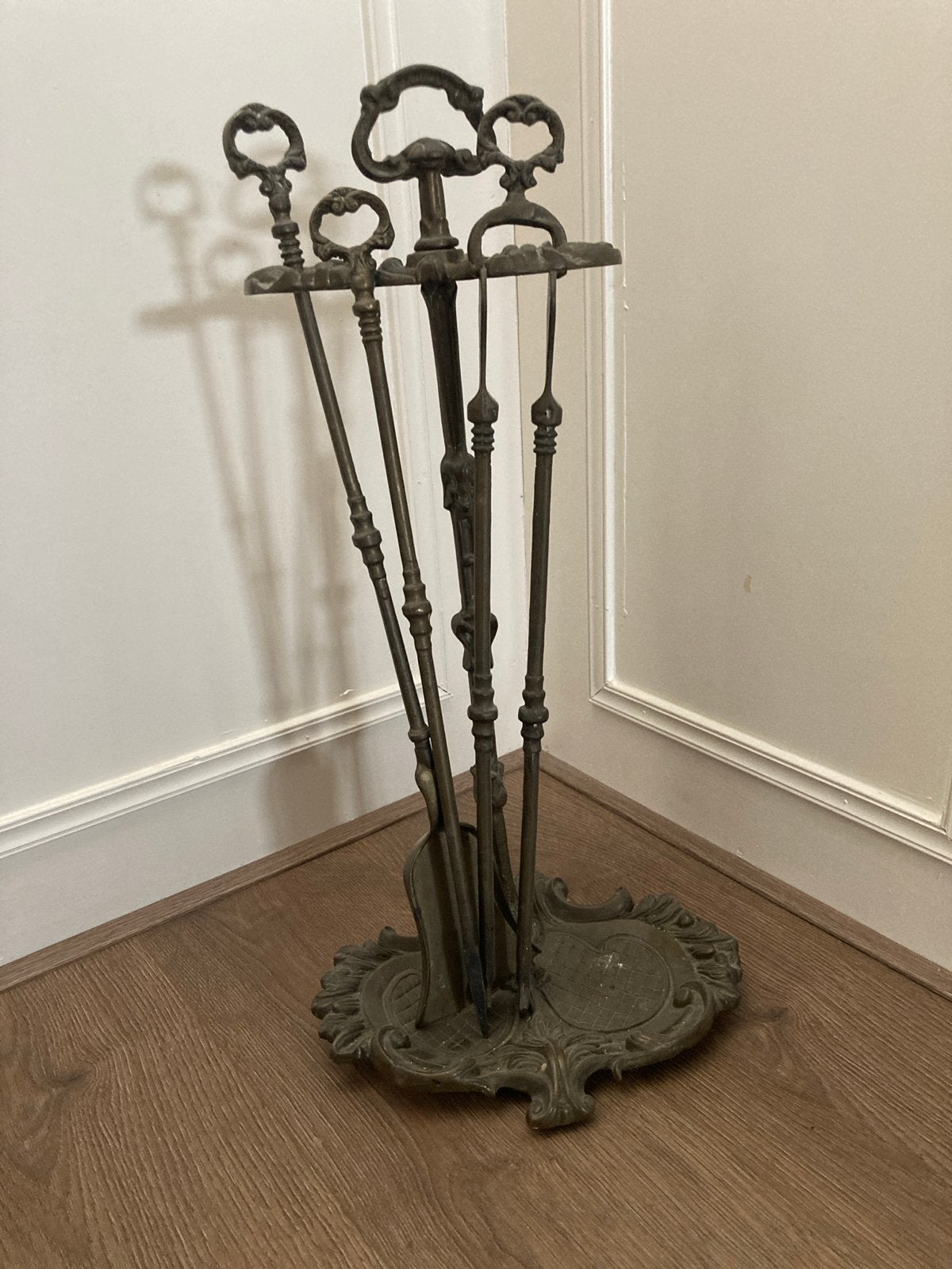 Antieke haardset met pook, tang en schep, Ophalen, Koper