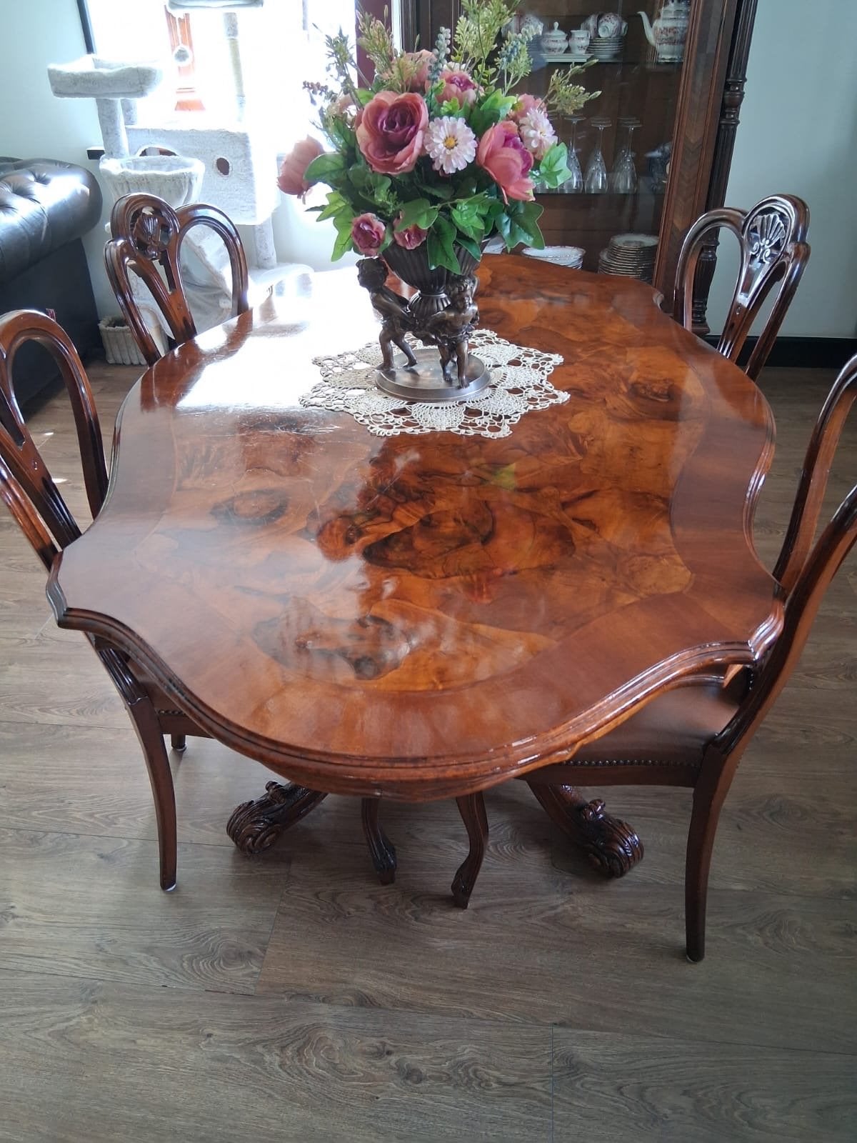 Rococo/Lodewijk XV-stijl eettafel met wortelnoten blad, Ophalen