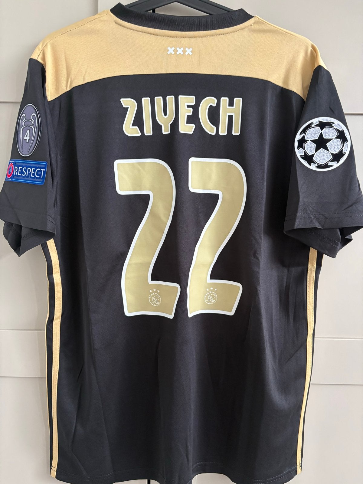 Retro Ajax Ziyech 22 uitshirt Champions League 2018/2019, Sport en Fitness, Maat L, Ophalen of Verzenden, Nieuw, Shirt