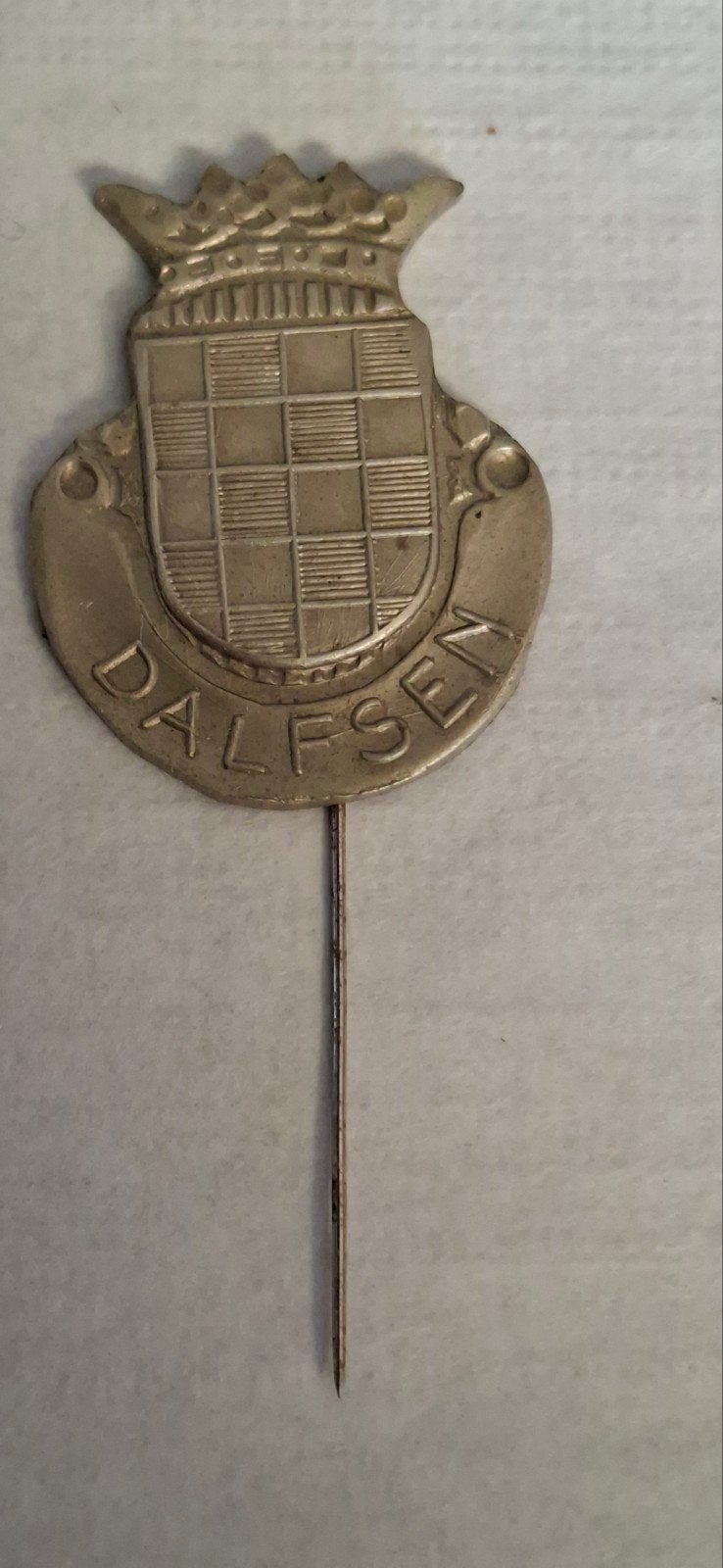 Vintage Dalfsen Speldje - Wapen met Kroon, Ophalen of Verzenden, Gebruikt, Stad of Land, Speldje of Pin