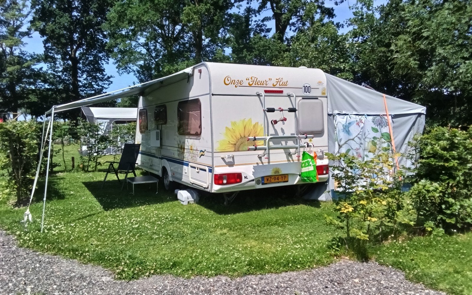 Gezellige onderhouden  sprite caravan met winterstalling, Vast bed, 750 - 1000 kg, Particulier, 4 tot 5 meter
