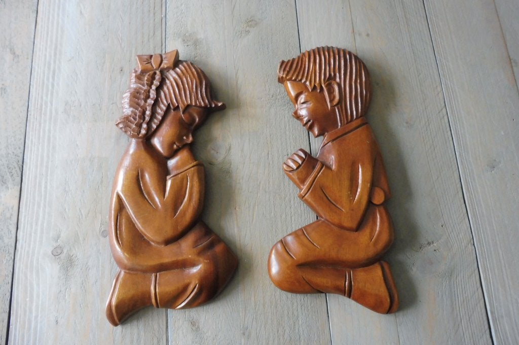 Brocante houten wanddecoratie biddende kindjes, Antiek en Kunst, Ophalen of Verzenden