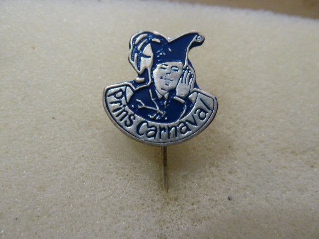 Vintage Prins Carnaval Speldje - Blauw/Zilver, Verzamelen, Speldjes, Pins en Buttons, Ophalen of Verzenden, Gebruikt, Overige onderwerpen