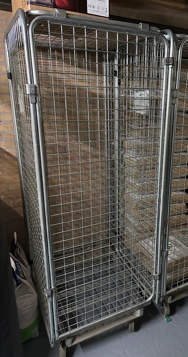 Stevige Transportkar / Opslagkar op wielen afsluitbaar, Doe-het-zelf en Verbouw, Transportwagens, Gebruikt, Transportkar, Mail@melvinboer.nl