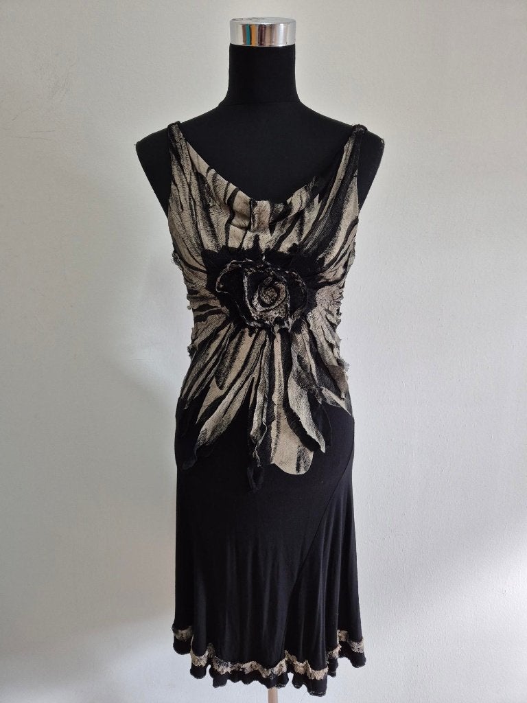 J483 - Zwart-beige Isabel de Pedro jurk maat 36 (1), Ophalen of Verzenden, Zo goed als nieuw, Maat 36 (S), Zwart