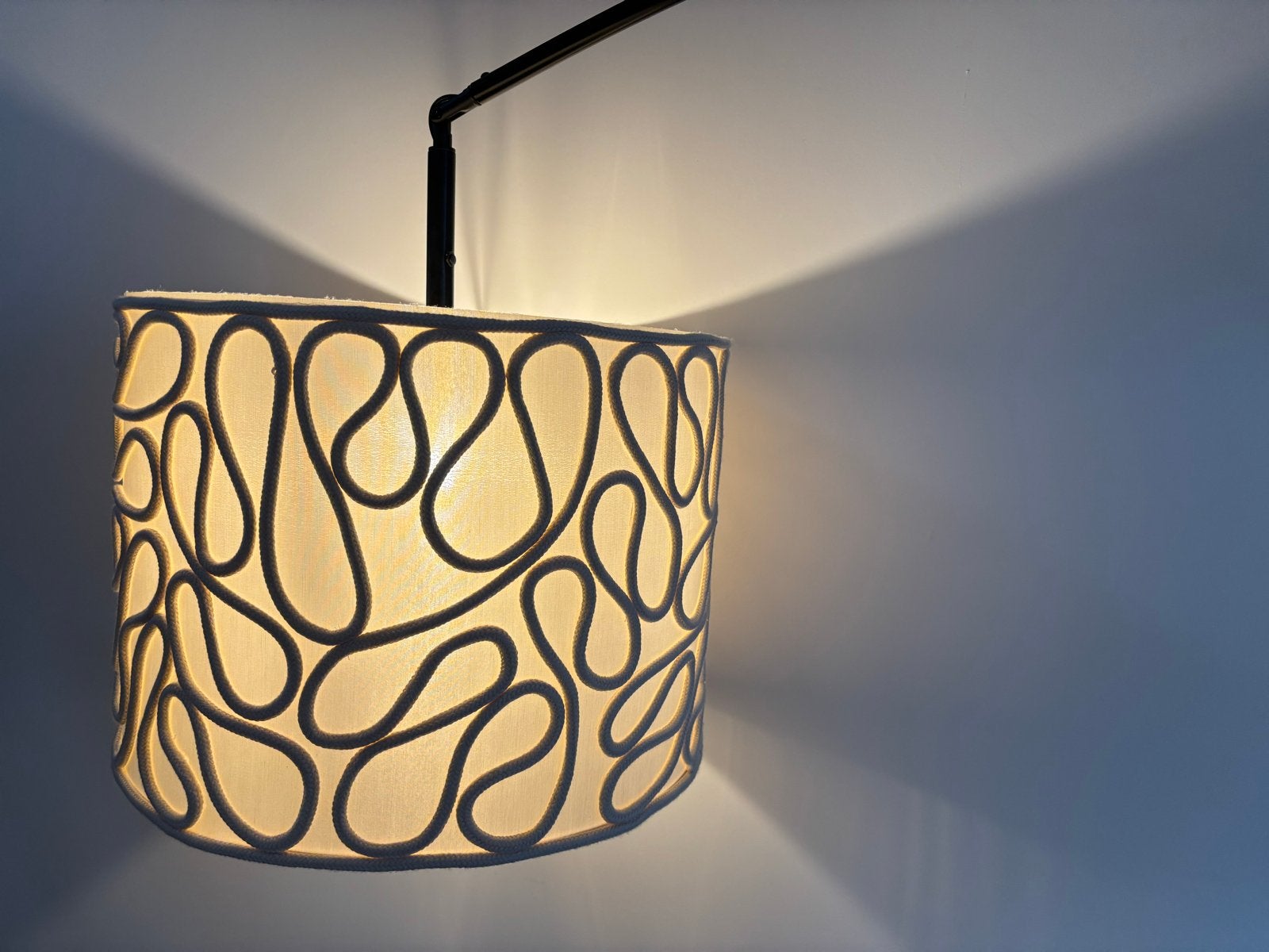 Moderne booglamp met unieke lampenkap IKEA, Huis en Inrichting, Lampen | Vloerlampen, Ophalen, Gebruikt, E27 (groot), Metaal
