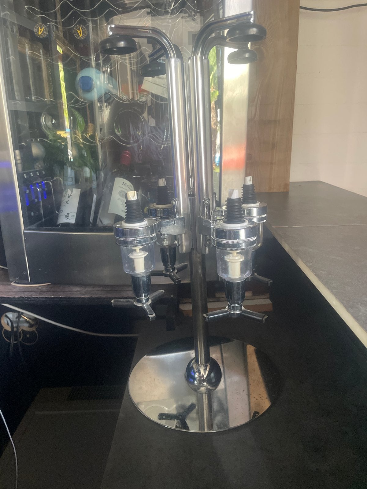 Drankdispenser met 4 flessenhouders, Ophalen, Gebruikt