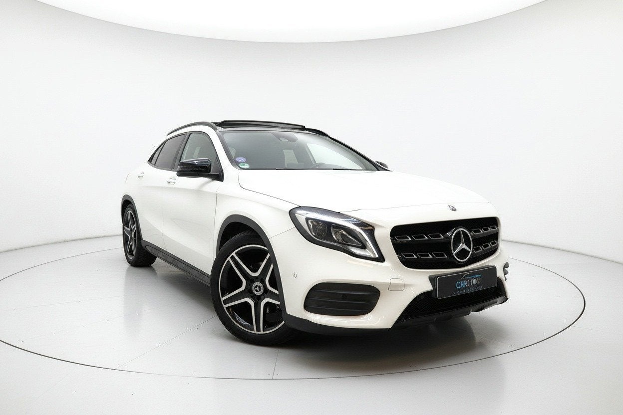Mercedes-Benz GLA-klasse 180 AMG NIGHT PANO CAMERA LEER, Auto's, Gebruikt, 4 cilinders, 715 kg, 1595 cc
