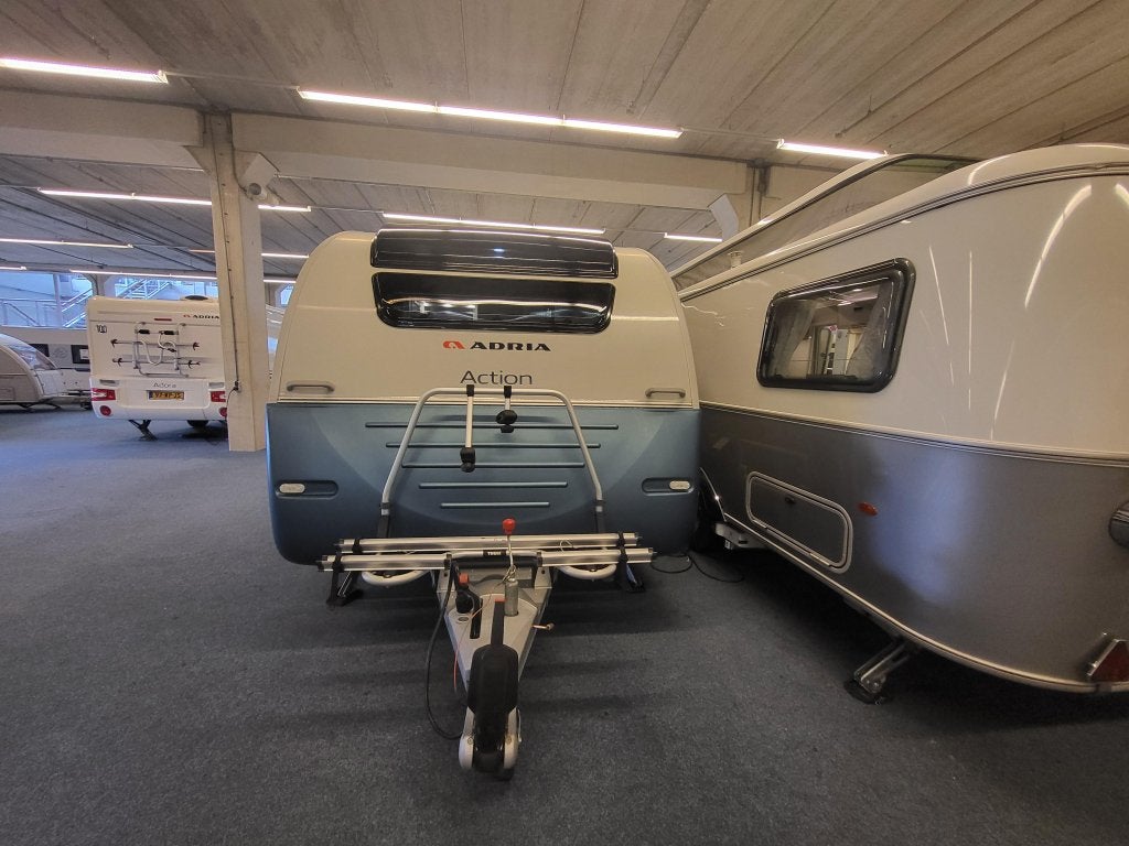 Adria Action 361 LH; voortent Walker en fietsenrek voor, Overige typen, Tot en met 2, 750 - 1000 kg, Adria