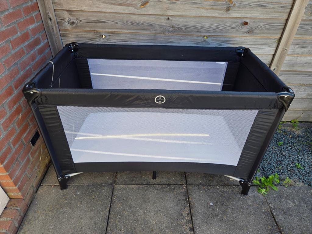 Compact Reisbedje / camingbedje met Matras, Kinderen en Baby's, Babywiegjes en Ledikanten, Ophalen, Zo goed als nieuw, Reisbedje