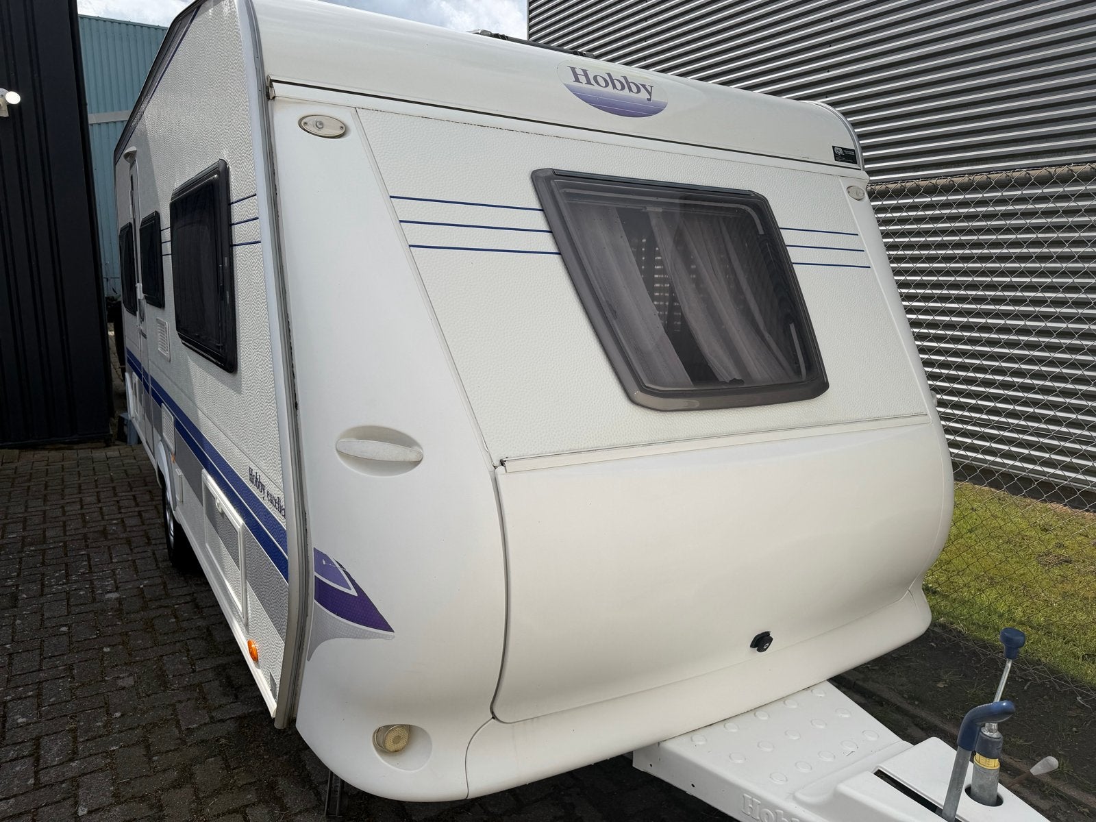 Hobby 495 UL met Dorema voortent en sportvelgen, Caravans en Kamperen, Caravans, Bedrijf, tot en met 4, 1000 - 1250 kg, Rondzit