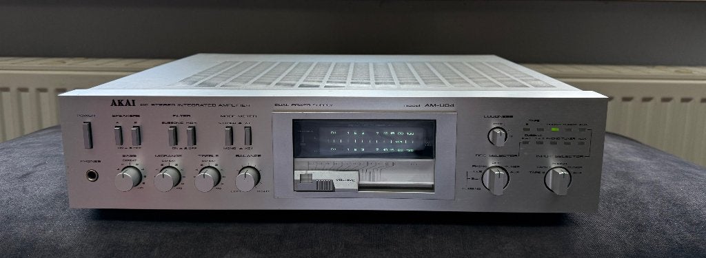 AKAI AM-U04 Stereo Integrated Amplifier (1980-81) versterker, Overige merken, Gebruikt, Ophalen of Verzenden, 120 watt of meer
