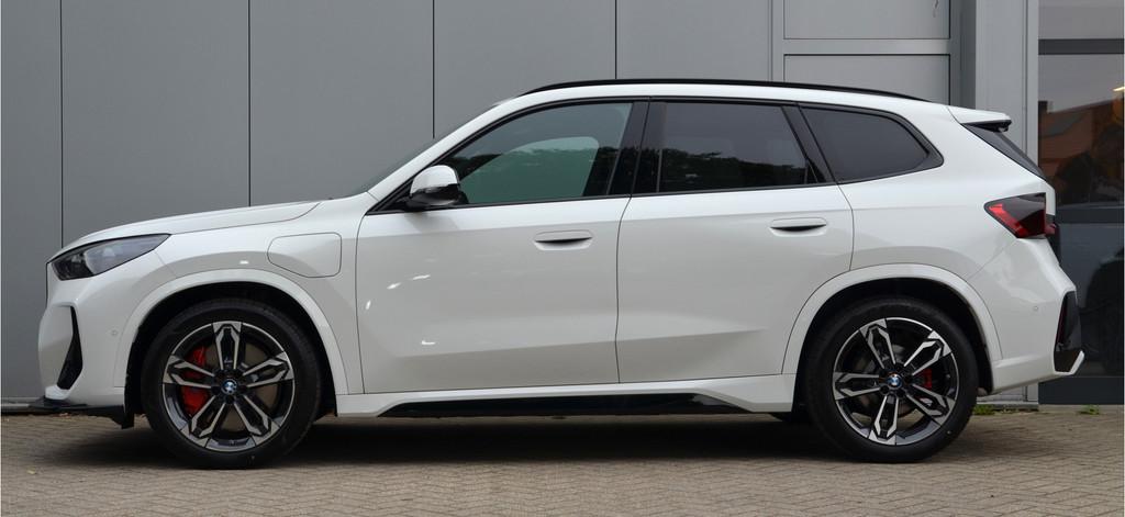 BMW X1 xDrive25e High Executive M Sporrt Automaat / Panorama, 136 pk, Met garantie (alle), Wit, Bedrijf
