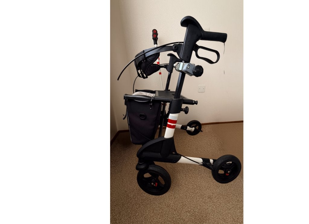 Rollator met zonnescherm/paraplu en blindenstok, Ophalen, Opvouwbaar, Zo goed als nieuw