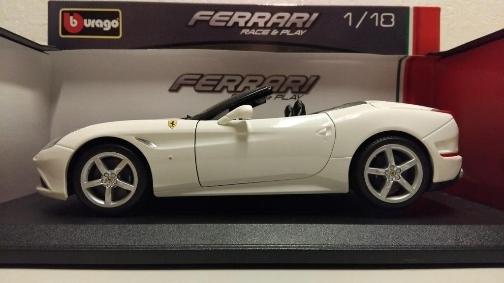 Ferrari T California Spyder cabriolet white Bburago 1:18 KRD, Hobby en Vrije tijd, Modelauto's | 1:18, Ophalen of Verzenden, Zo goed als nieuw
