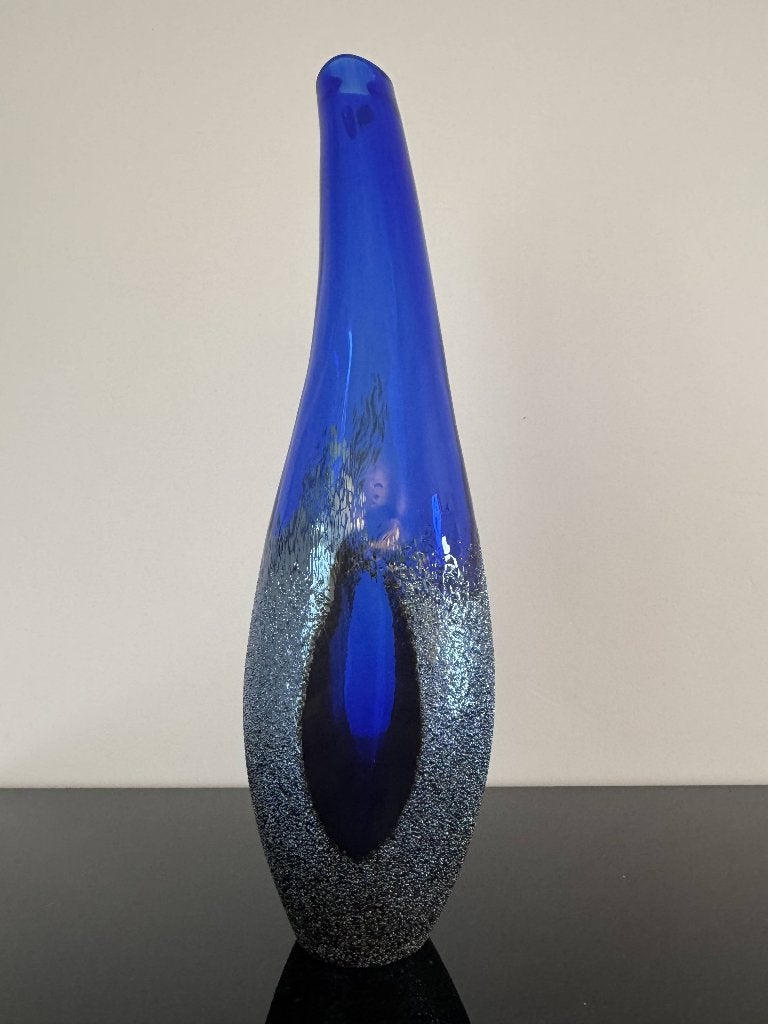 Vaas Moonlanding van Kosta Boda, Ophalen of Verzenden, 36 cm, Met patroon/structuur, Blauw