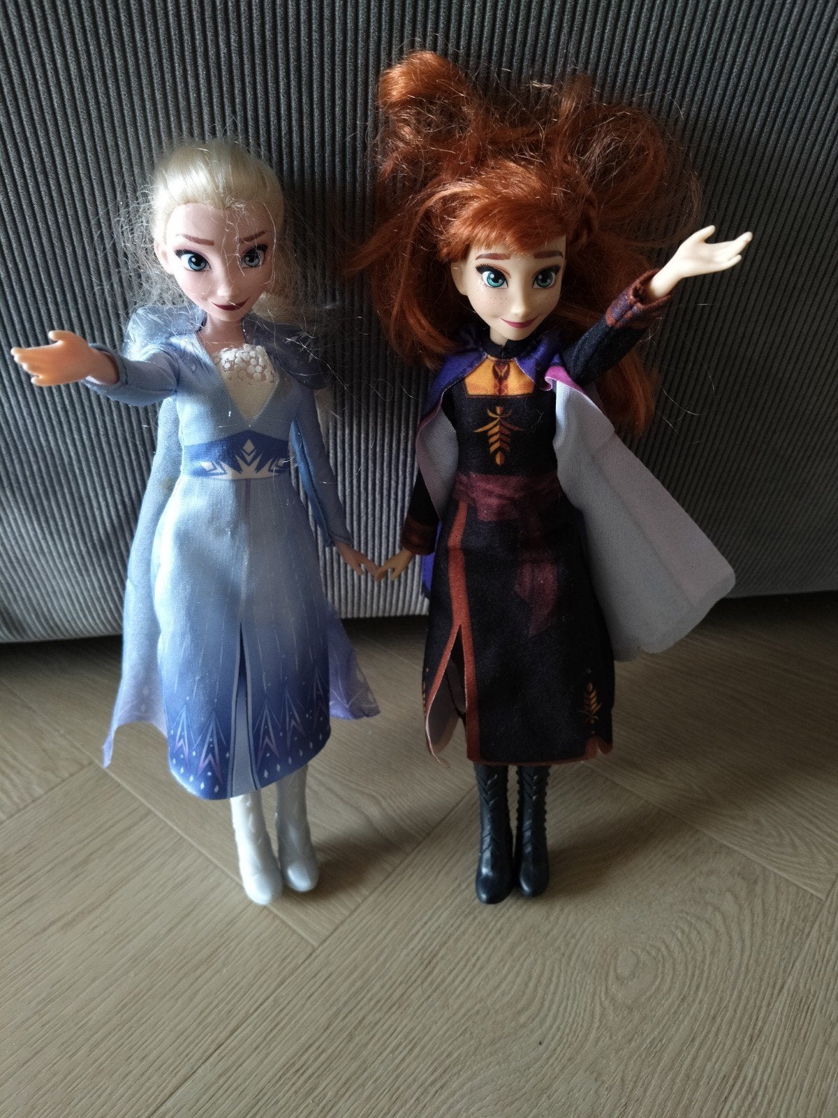 Frozen Elsa en Anna poppen - in zeer goede staat, Ophalen of Verzenden, Zo goed als nieuw, Overige typen