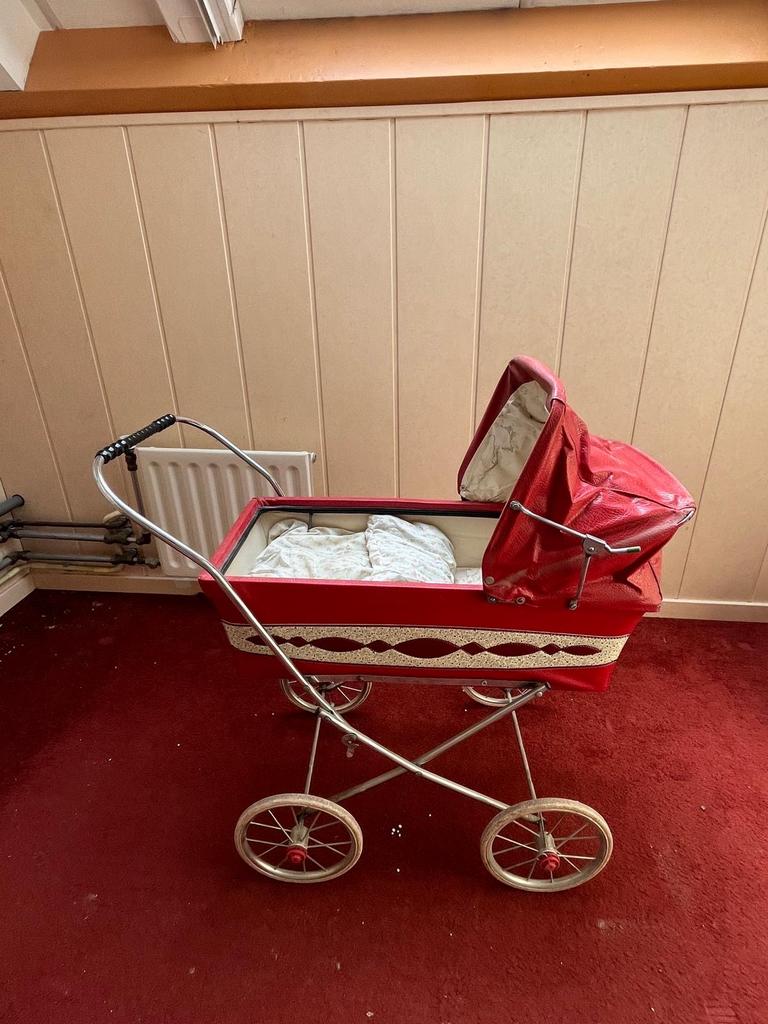 Vintage retro rode kinderwagen met 2 poppen, Ophalen, Gebruikt, Kinderwagen, Overige merken