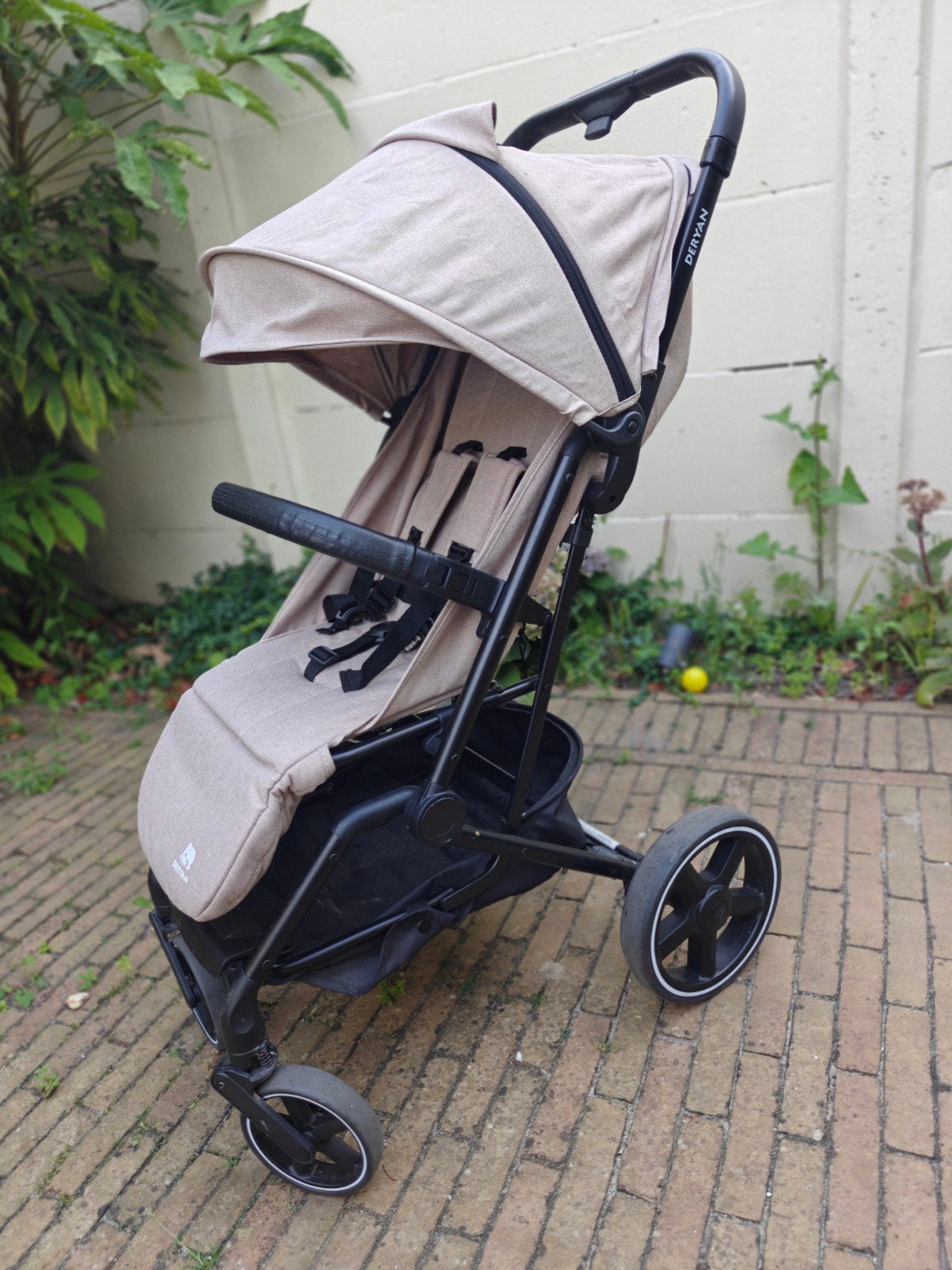 Deryan Stroller and Dubatti, Ophalen, Zo goed als nieuw