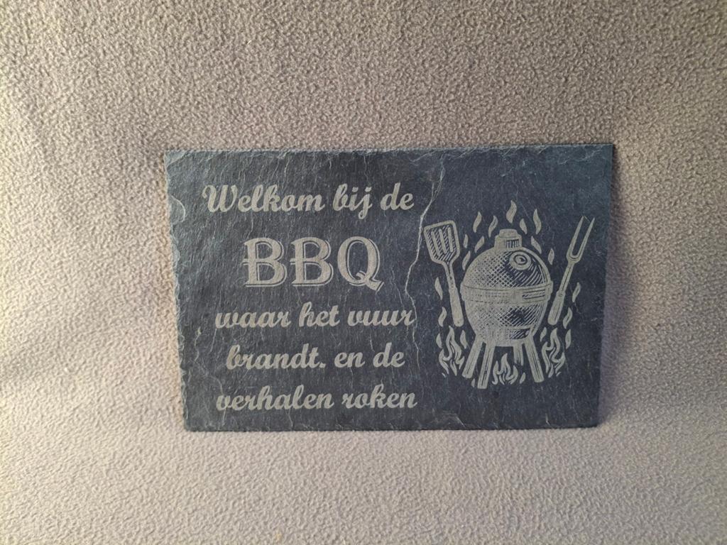 Welkom bij de BBQ leisteen bord - Tuindecoratie, Ophalen of Verzenden, Zo goed als nieuw, Steen, Overige typen