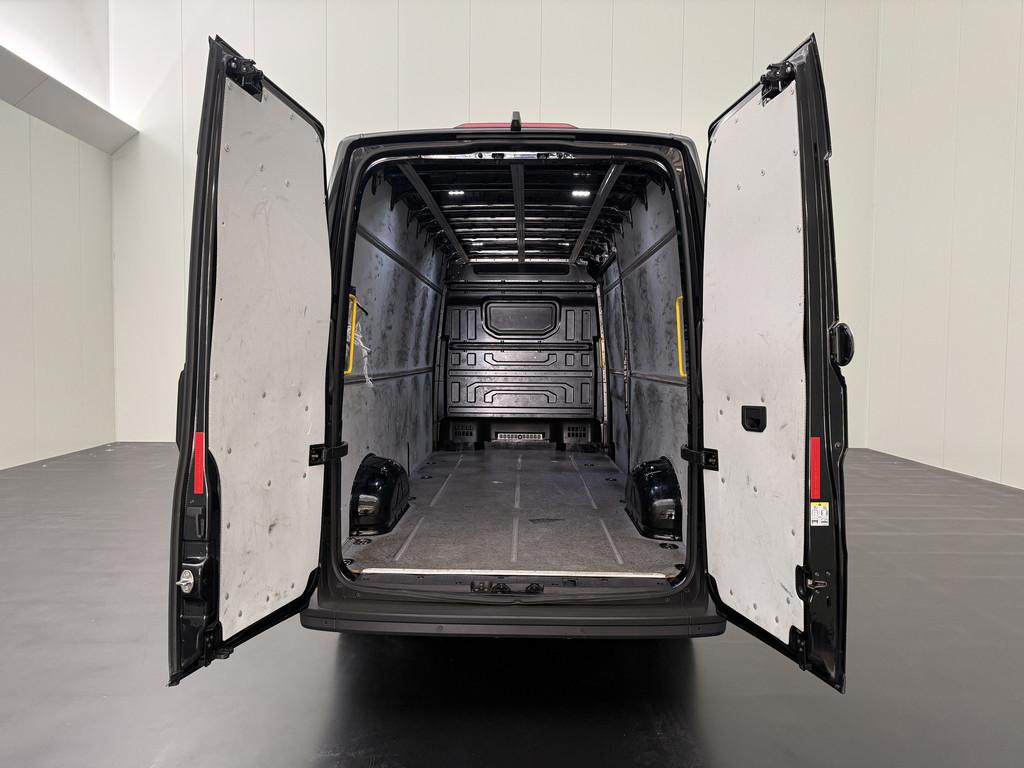 Volkswagen Crafter 2.0TDi Automaat L4H3 Highline | Multimedi, Auto's, Bestelauto's, Gebruikt, 4 cilinders, Volkswagen, 3000 kg