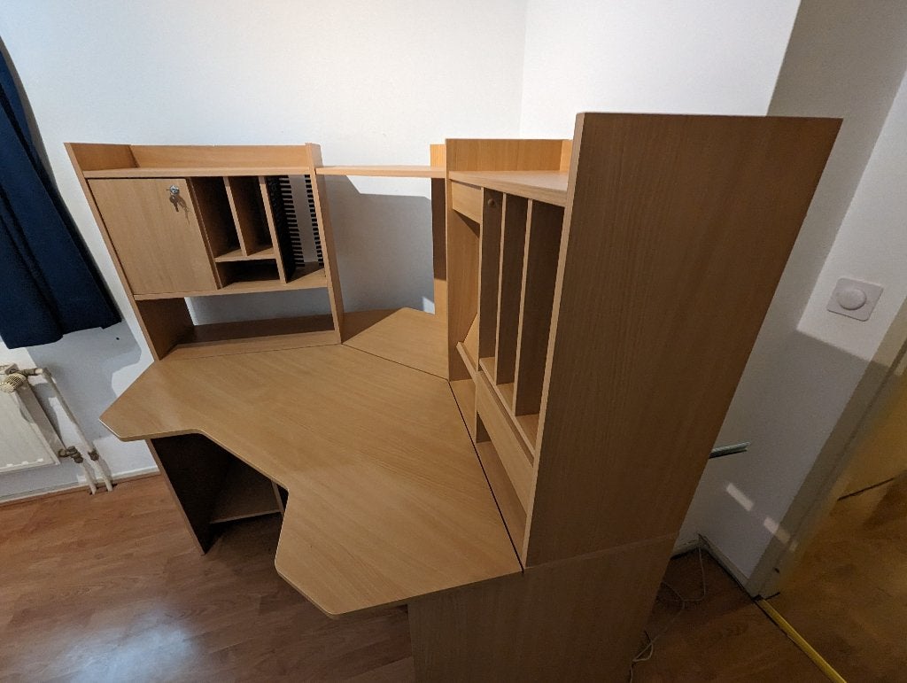 Foto 5 van Hoekbureau met opbergruimte en kasten - Zo goed als nieuw
