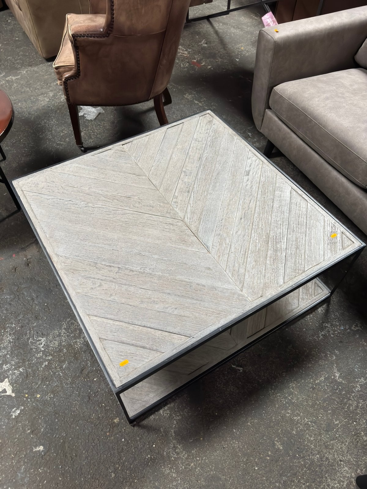 Vierkante salontafel – visgraat hout met zwart metalen frame, Roxxz design, 50 tot 100 cm, Vierkant, Zo goed als nieuw