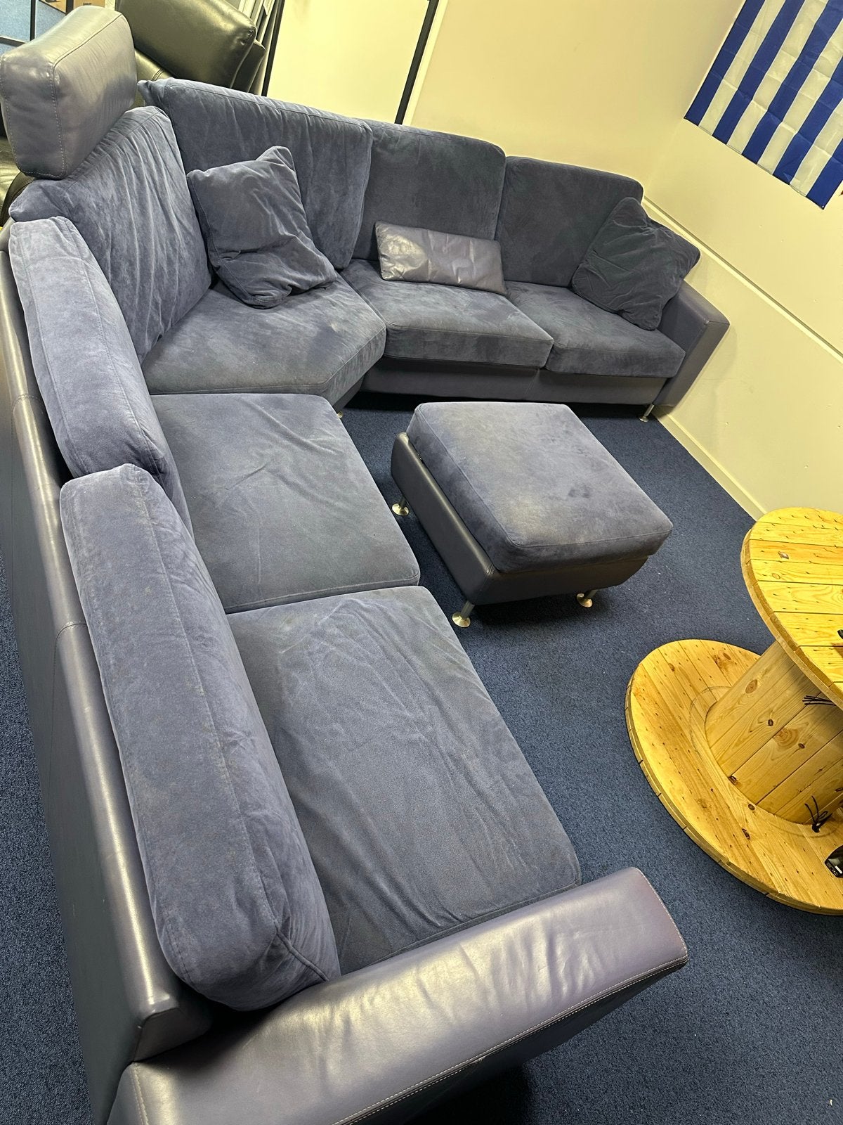 Comfortabele hoekbank met poef - Blauw/Grijs, Ophalen, Gebruikt, 100 tot 125 cm, Hoekbank