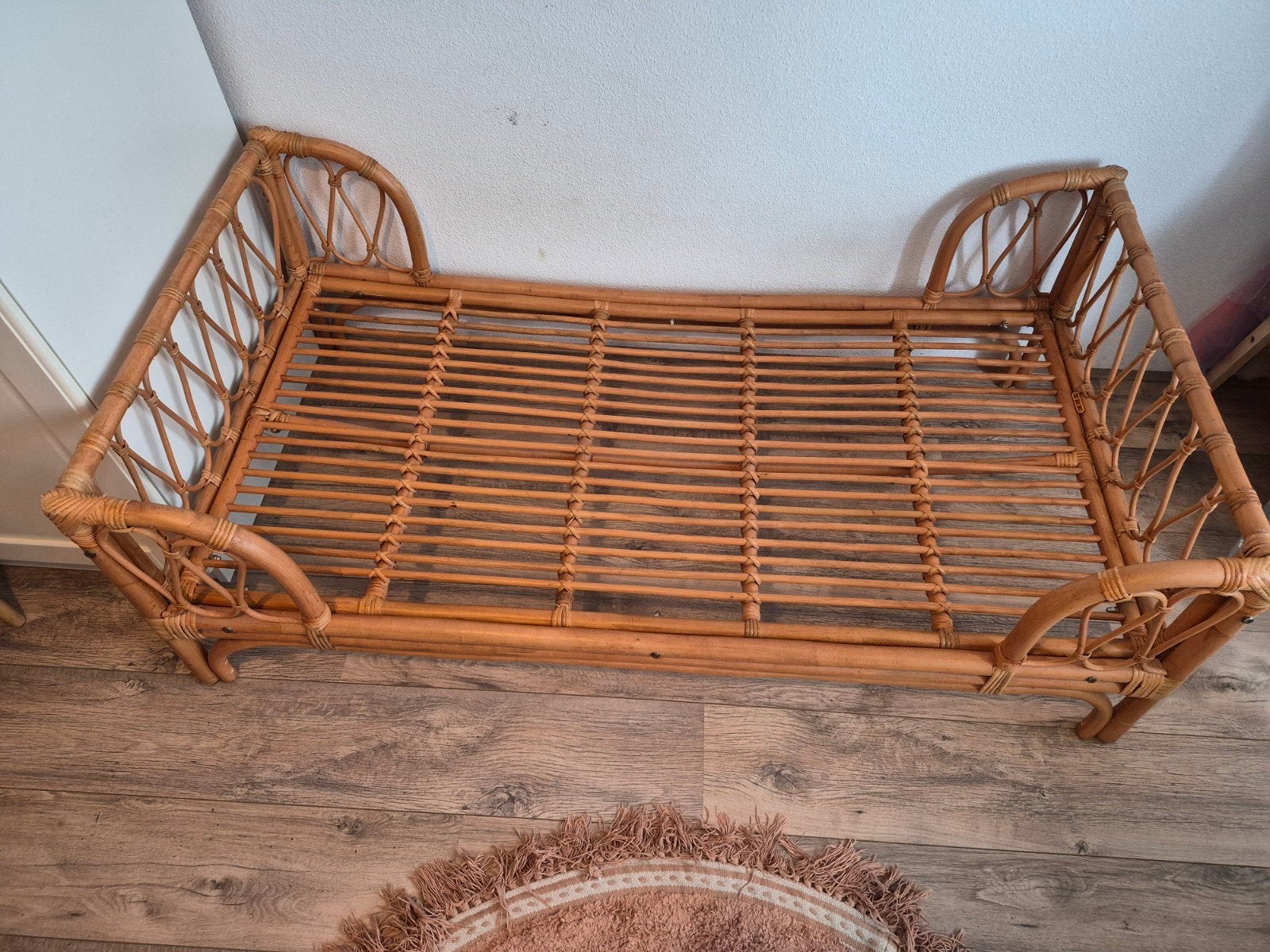 Rotan Peuterbed Sam (COKOS) op vintage geïnspireerd design, Ophalen