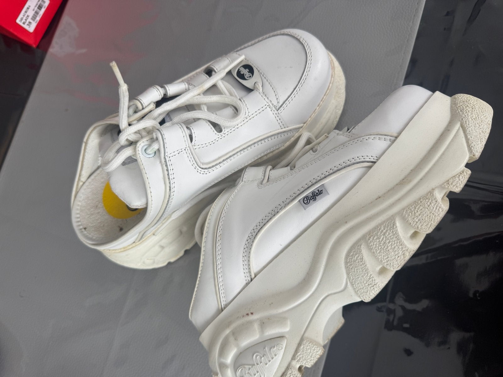 Buffalo London witte sneakers - Maat 38, Kleding | Dames, Schoenen, Ophalen of Verzenden, Gedragen, Wit, Sneakers of Gympen