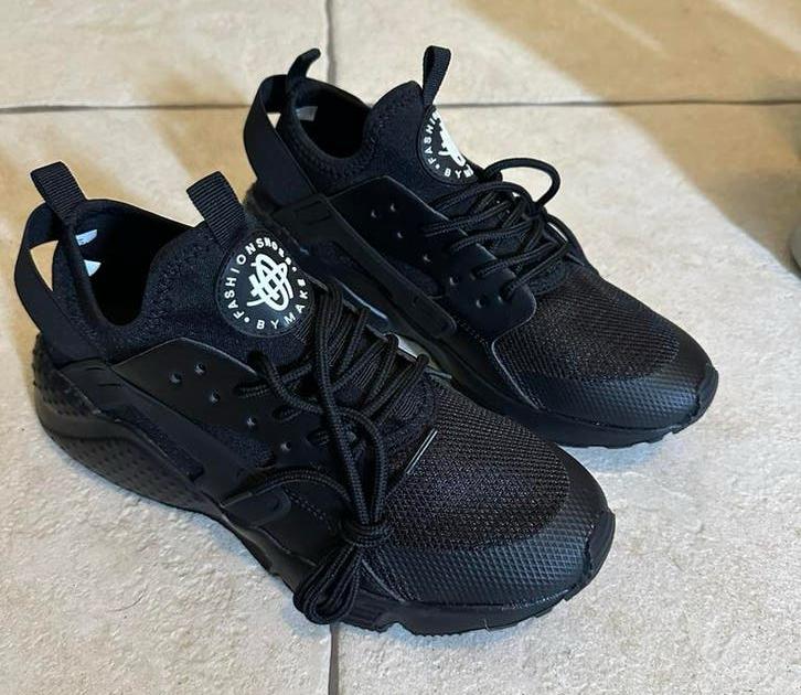 Sneakers, Ophalen of Verzenden, Nieuw, Schoenen