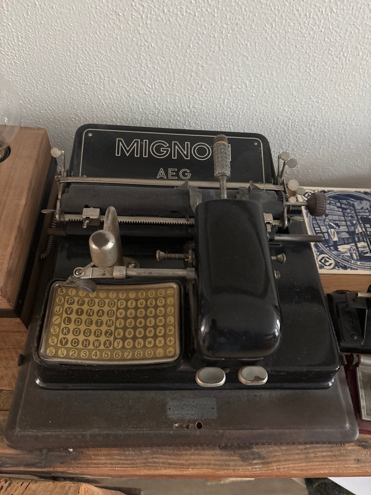 Oude AEG Mignon schrijfmachine, Ophalen