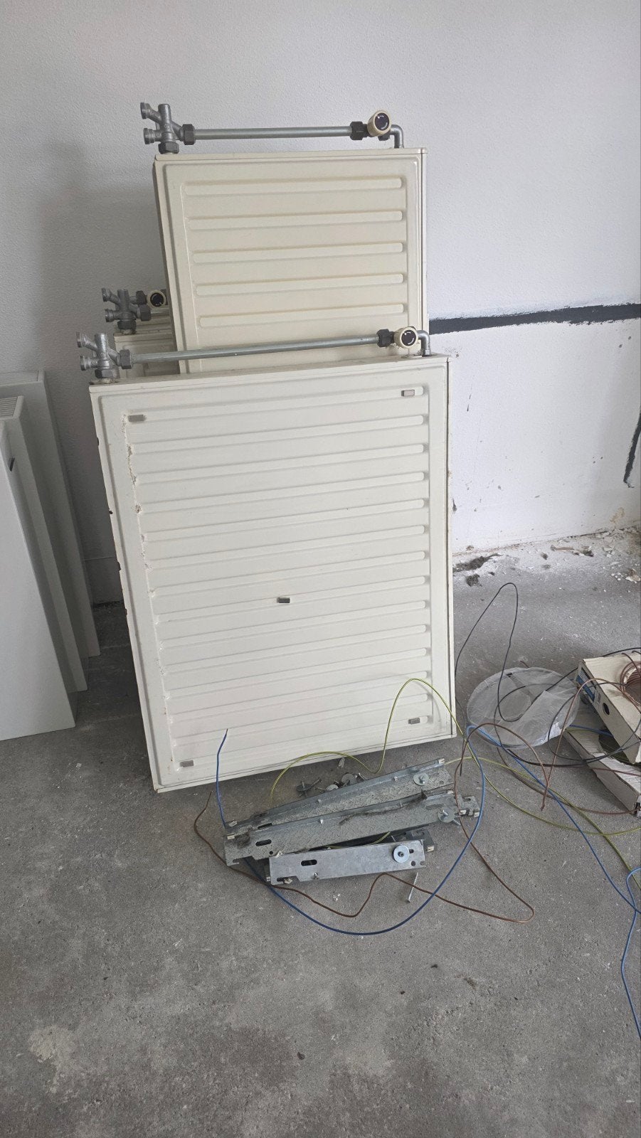 Radiatoren met ophangbeugels en 3 afwerk kasten., Ophalen, 30 tot 80 cm, Gebruikt, Radiator