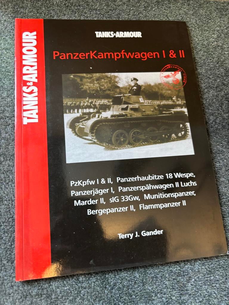 Tanks & Armour: PanzerKampfwagen I & II - Terry J. Gander, Ophalen of Verzenden, Tweede Wereldoorlog, Zo goed als nieuw, Landmacht