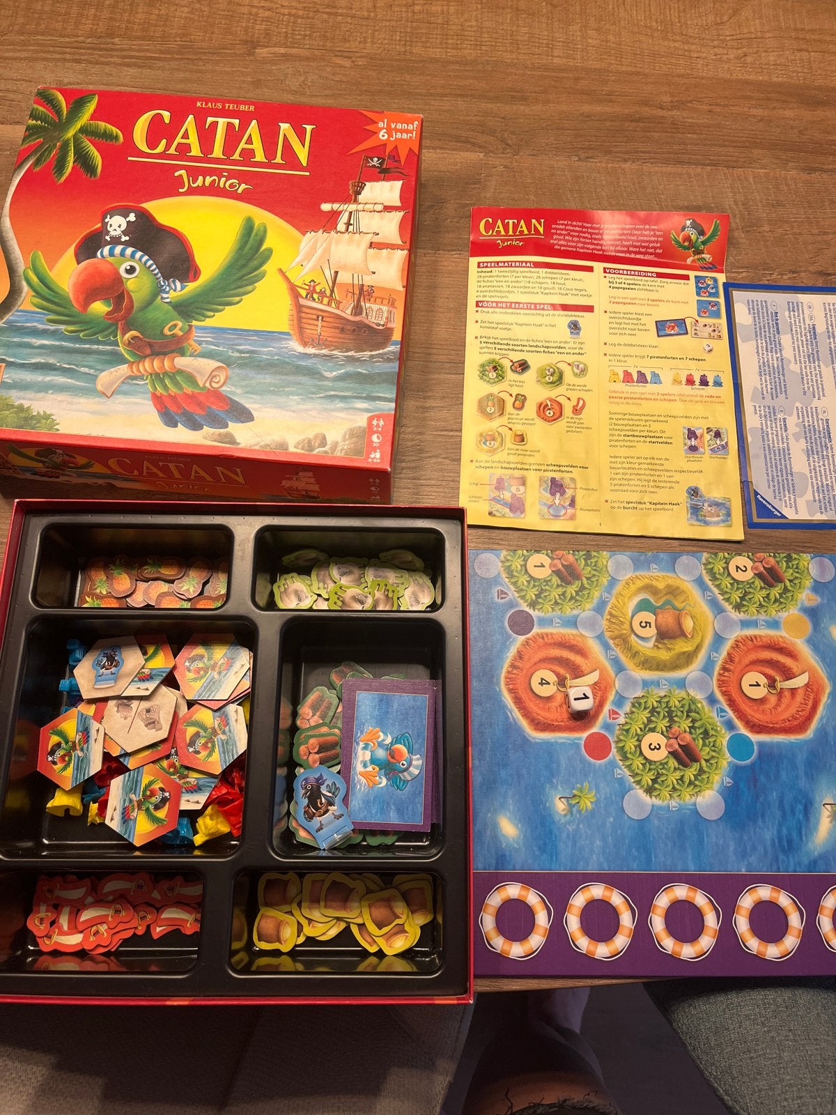Catan Junior - Het populaire bordspel voor jonge avonturiers, Drie of vier spelers, Ophalen of Verzenden, Gebruikt