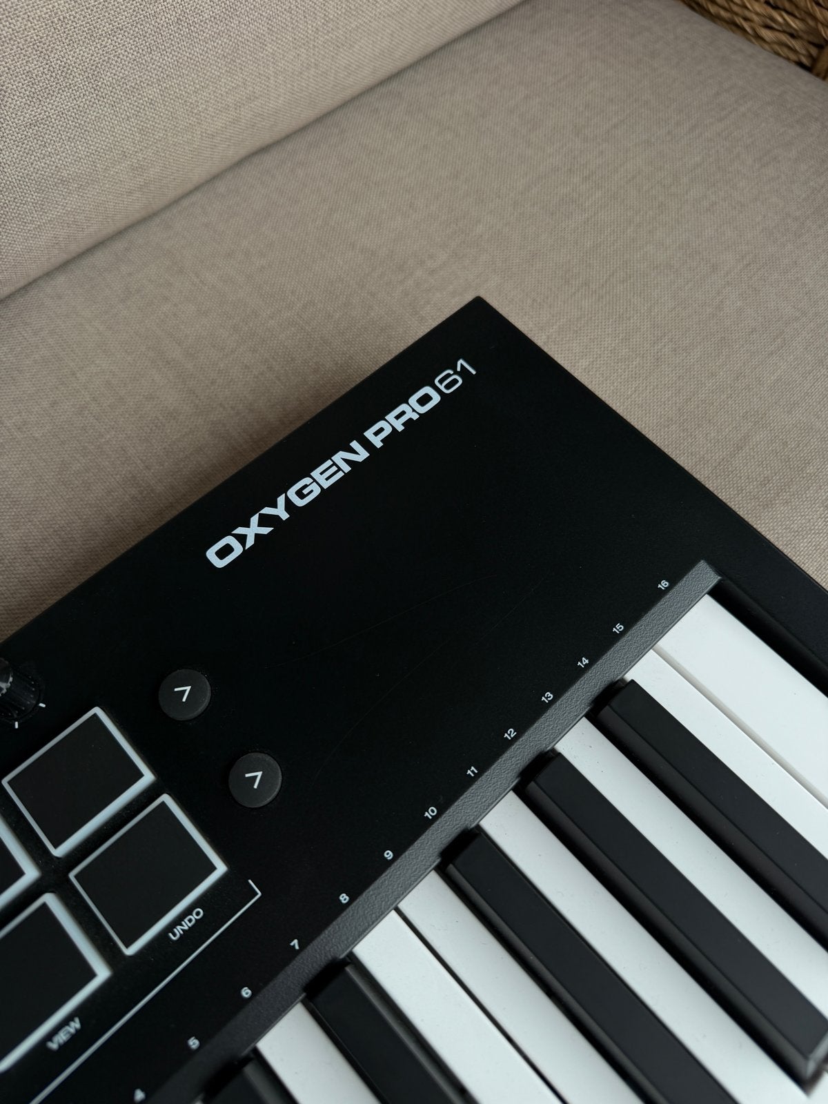 M-Audio Oxygen Pro 61 MIDI Keyboard Controller with Pedal, Muziek en Instrumenten, Keyboards, 61 toetsen, Zo goed als nieuw, Aanslaggevoelig