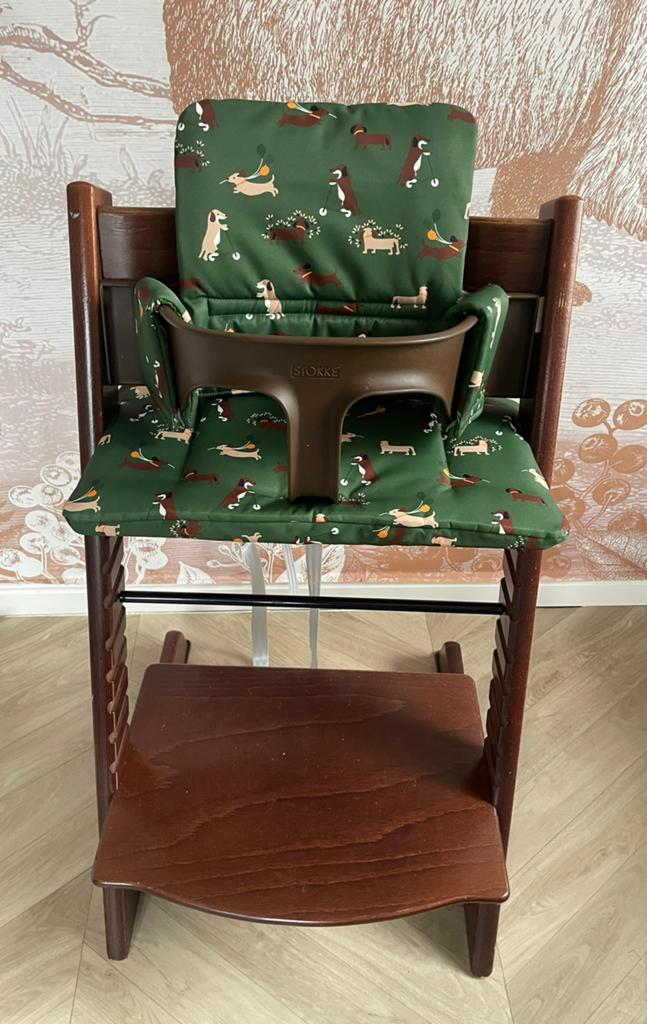 Nieuw! Teckel hondjes groen Stokke Tripp Trapp kussenset, Stoelverkleiner, Ophalen of Verzenden, Zo goed als nieuw, .