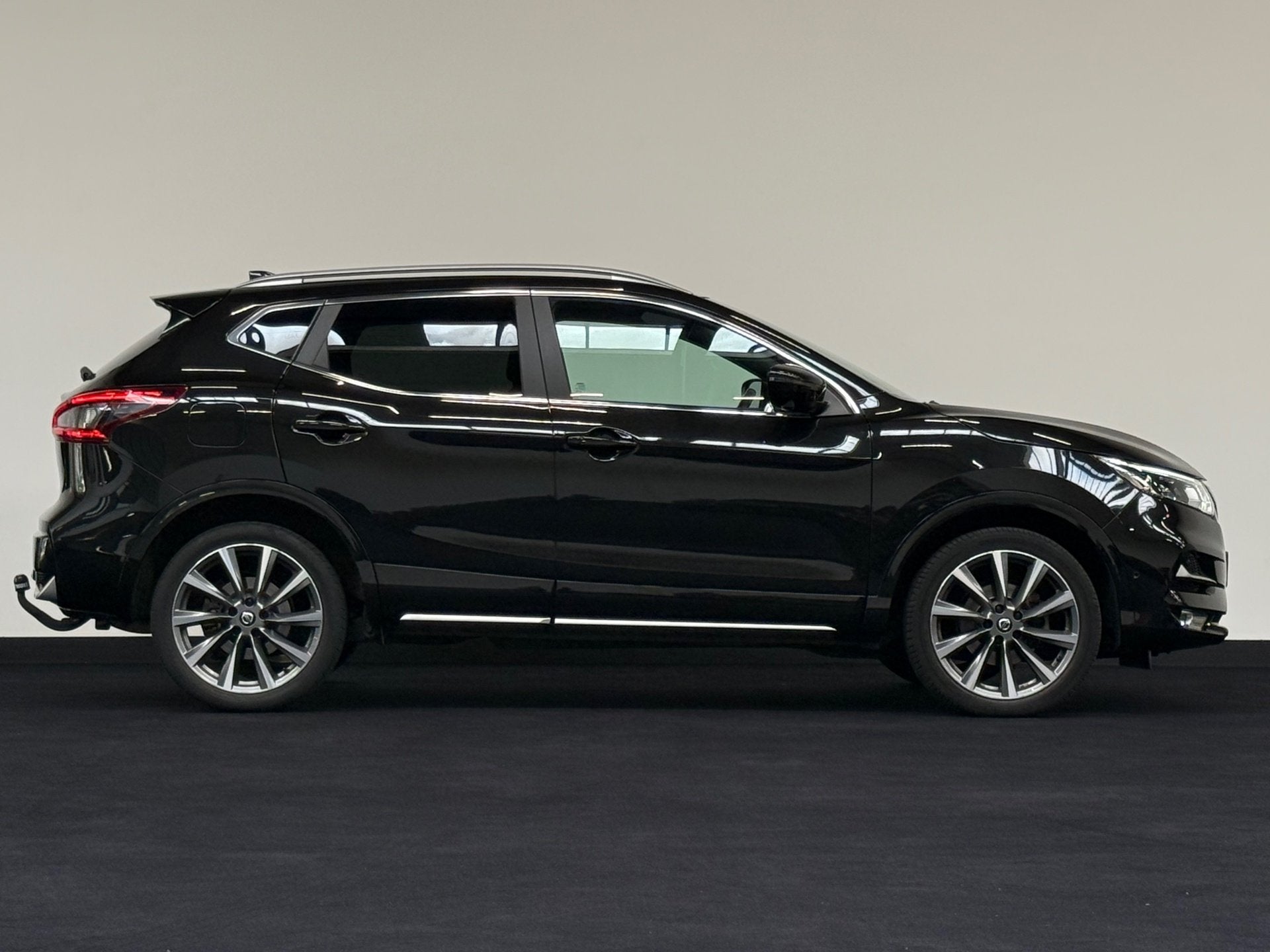 Nissan Qashqai 1.3 DIG-T Tekna + ProPilot Pano 360 Leder Mem, Auto's, Dealer onderhouden, Gebruikt, 4 cilinders, 1290 kg