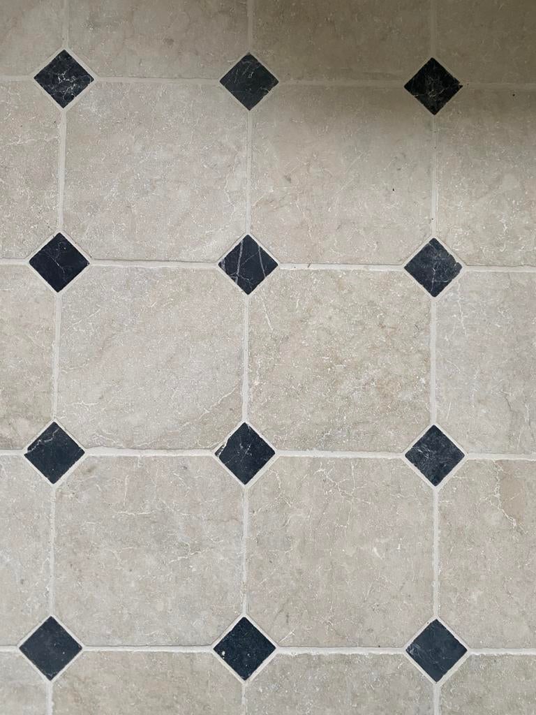 Franse octagon tegels van natuursteen, beige/antraciet, Doe-het-zelf en Verbouw, Tegels, Ophalen, Hardsteen, Nieuw, Minder dan 20 cm