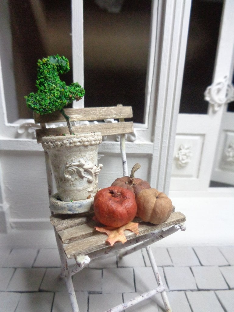 Brocant herfststukje .......Poppenhuis 1:12…(nr R46), Ophalen of Verzenden, Nieuw, Poppenhuis
