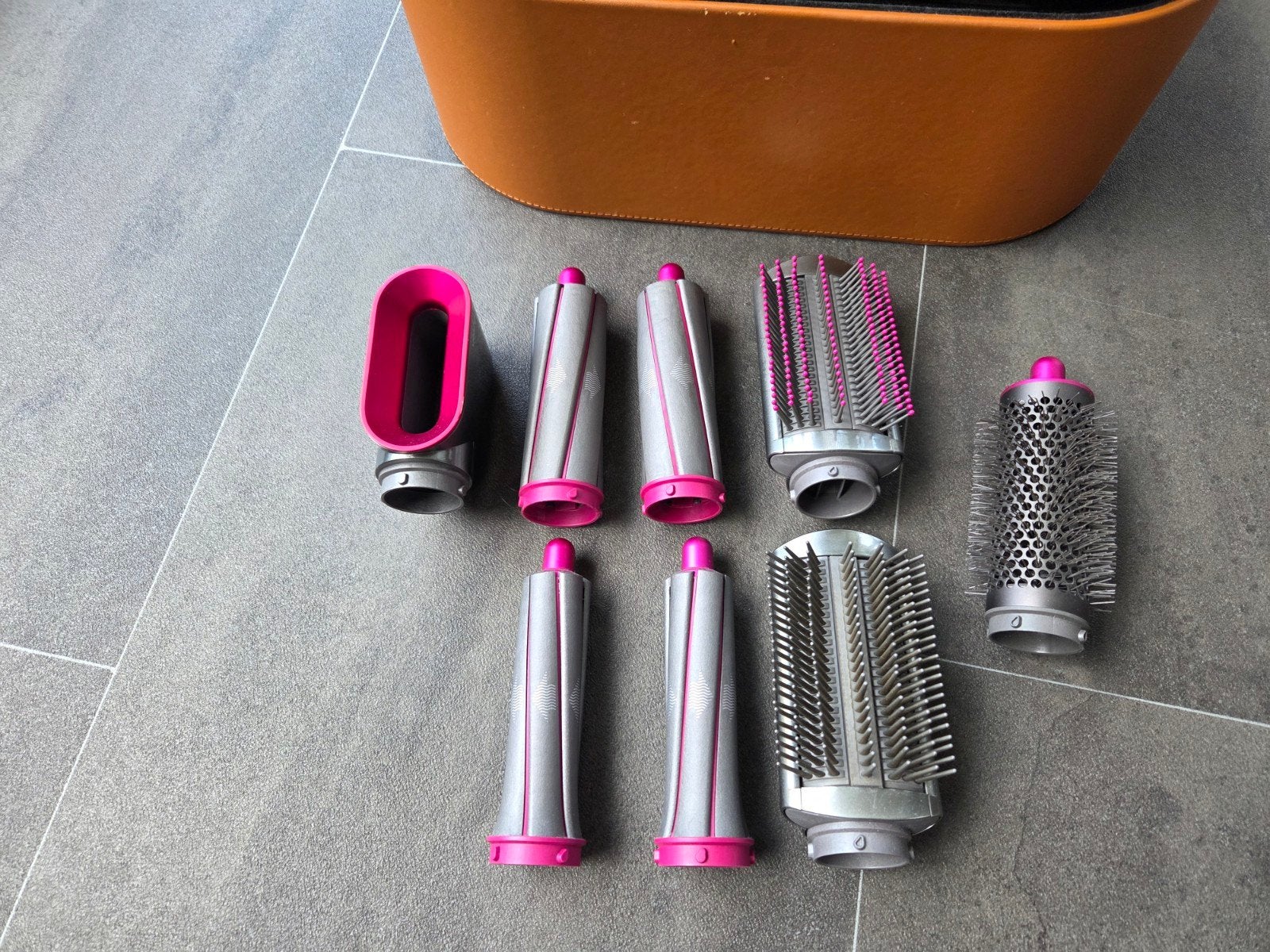 Dyson airwrap opzetstukken en luxe opbergcase, Ophalen of Verzenden, Gebruikt, Haarverzorging