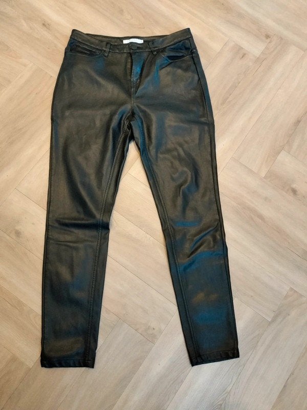Costes Studio Zwarte Imitatieleren Broek Maat 40, Maat 38/40 (M), Zwart, Ophalen of Verzenden, Zo goed als nieuw