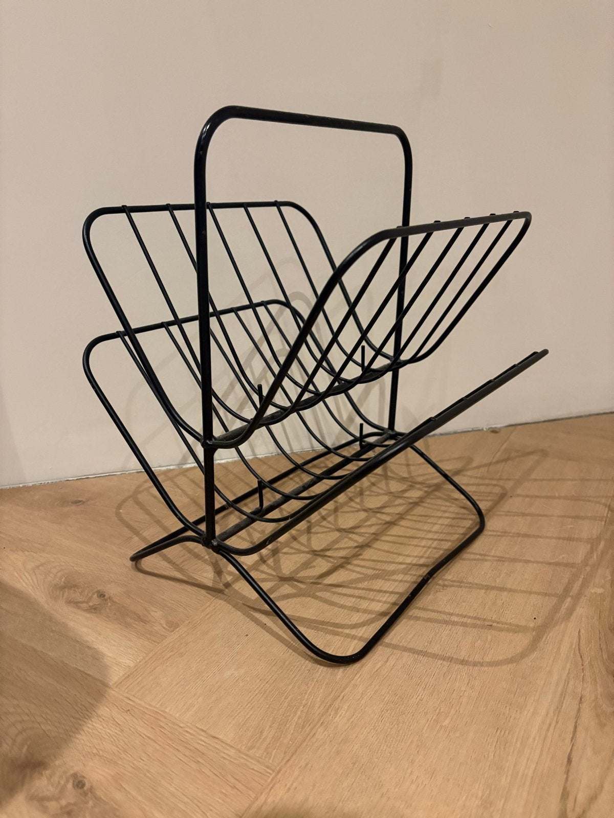 Vintage Zwart Metalen Krantenbak / Tijdschriftenrek, Ophalen, Gebruikt, Metaal, Vintage