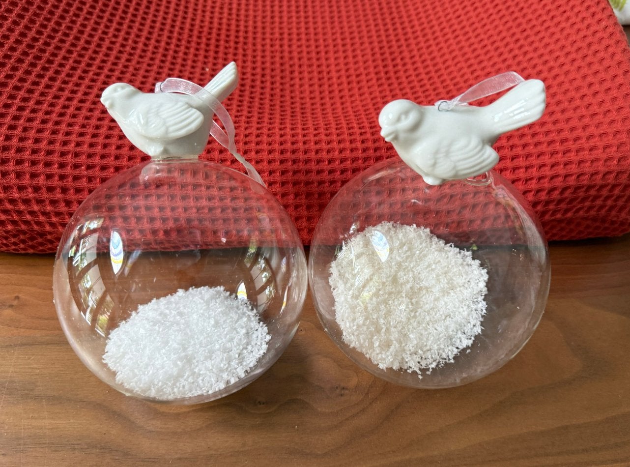 2 Grote kerstbal kerstballen glas wit prorseleinen vogel, Ophalen of Verzenden, Zo goed als nieuw