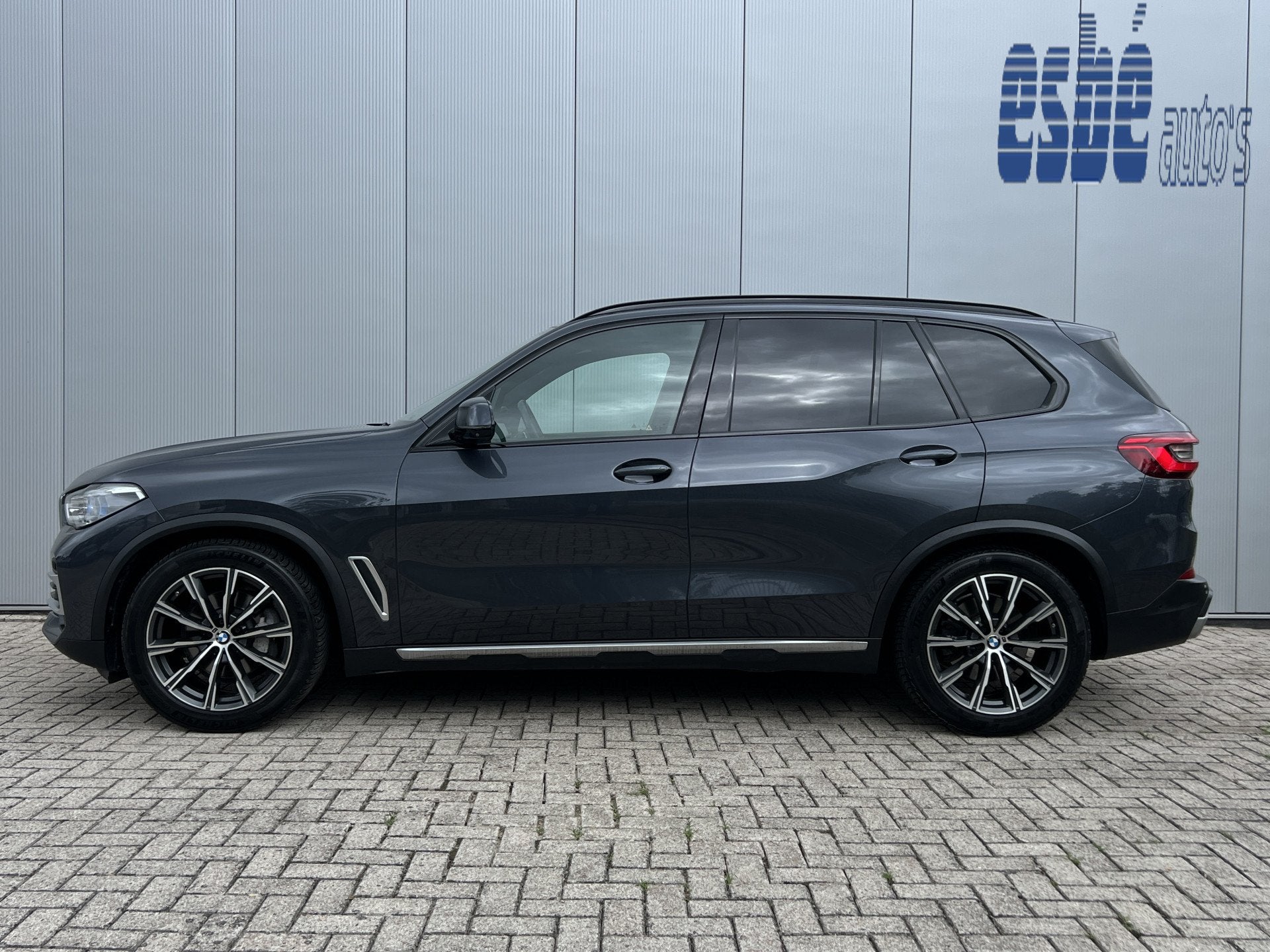 BMW X5 xDrive30d High Executive X-Line Luchtvering Trekhaak, Auto's, Gebruikt, 2993 cc, Met garantie (alle), 255 €/maand