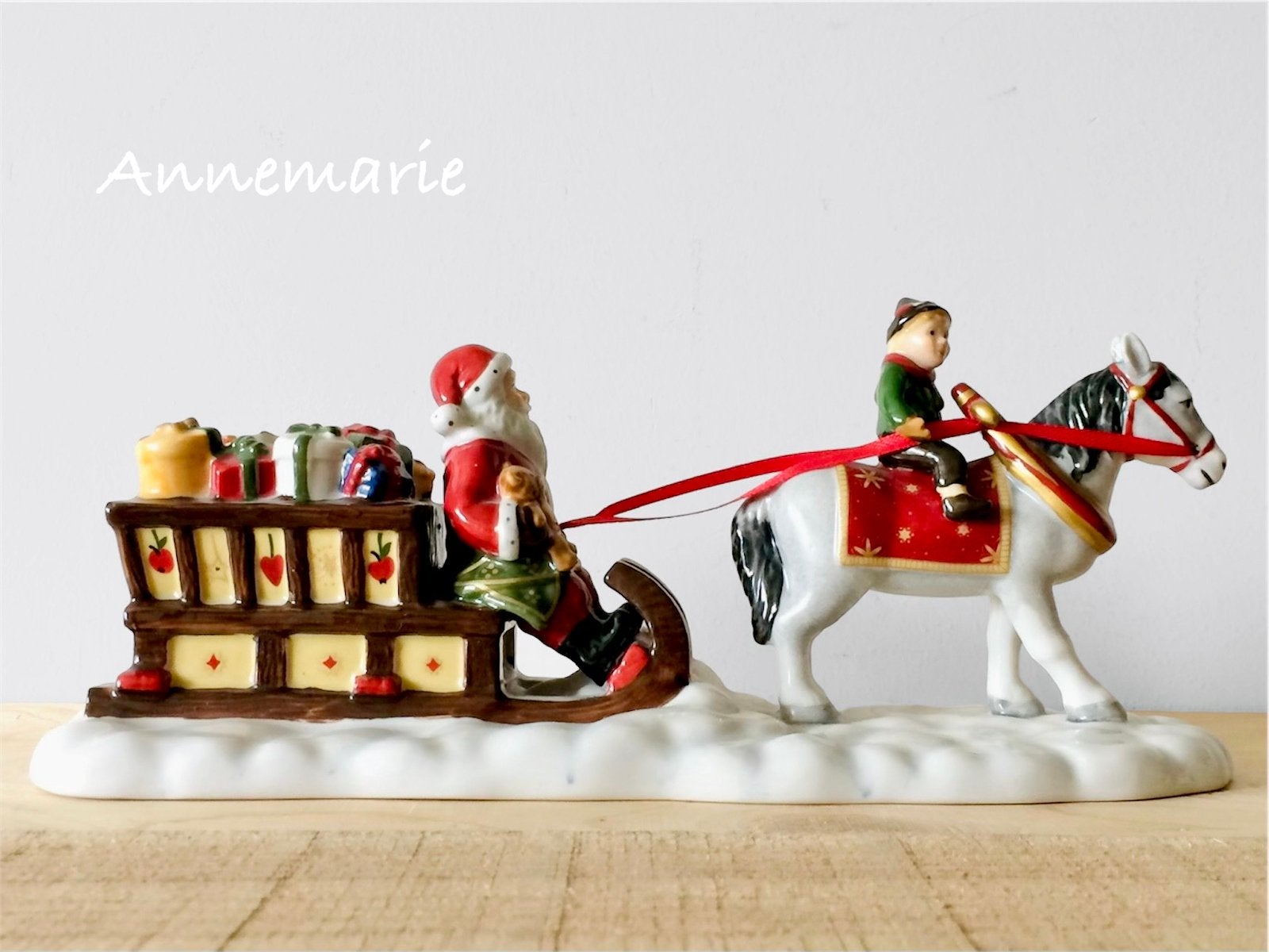 Villeroy & Boch Beeldje Nostalgic Village Santa With Sleigh, Diversen, Ophalen of Verzenden, Zo goed als nieuw