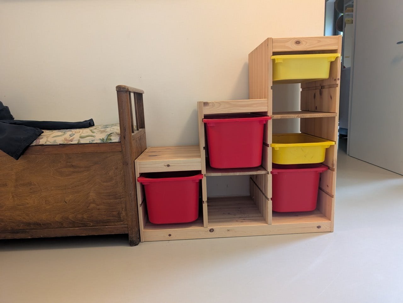 Trap kast, Ophalen