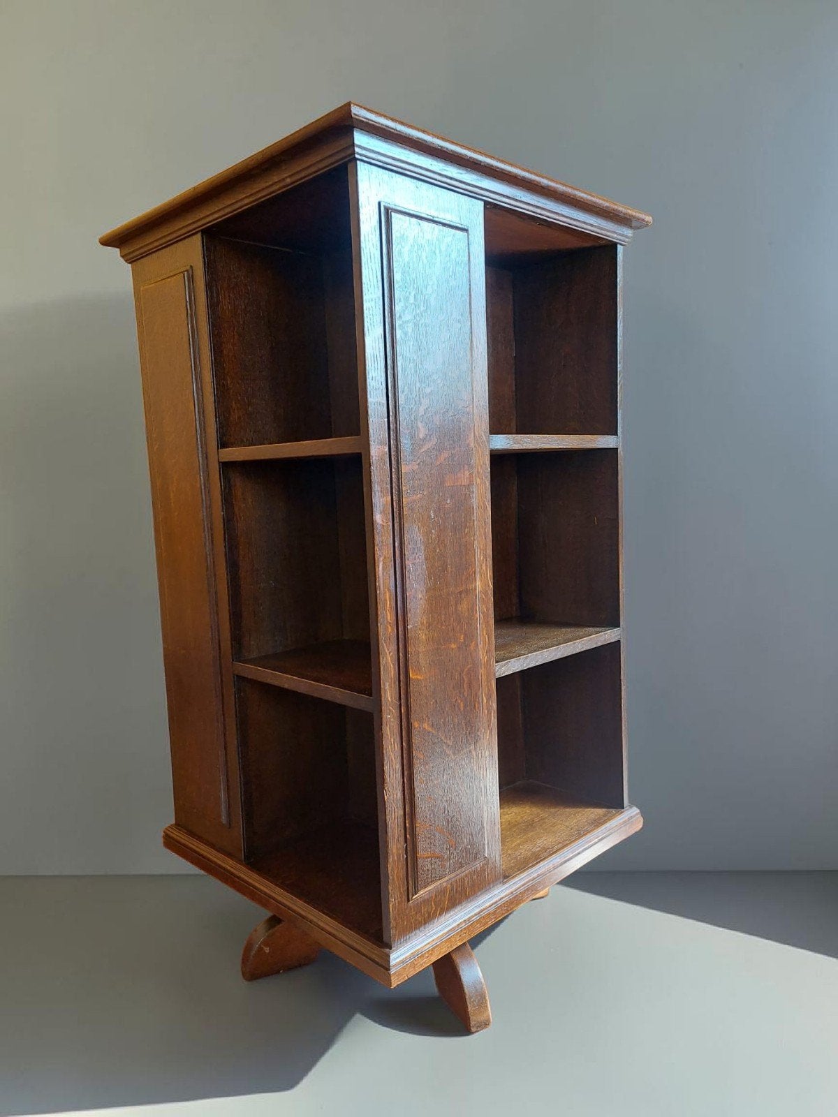 antieke Art Deco boekenmolen
