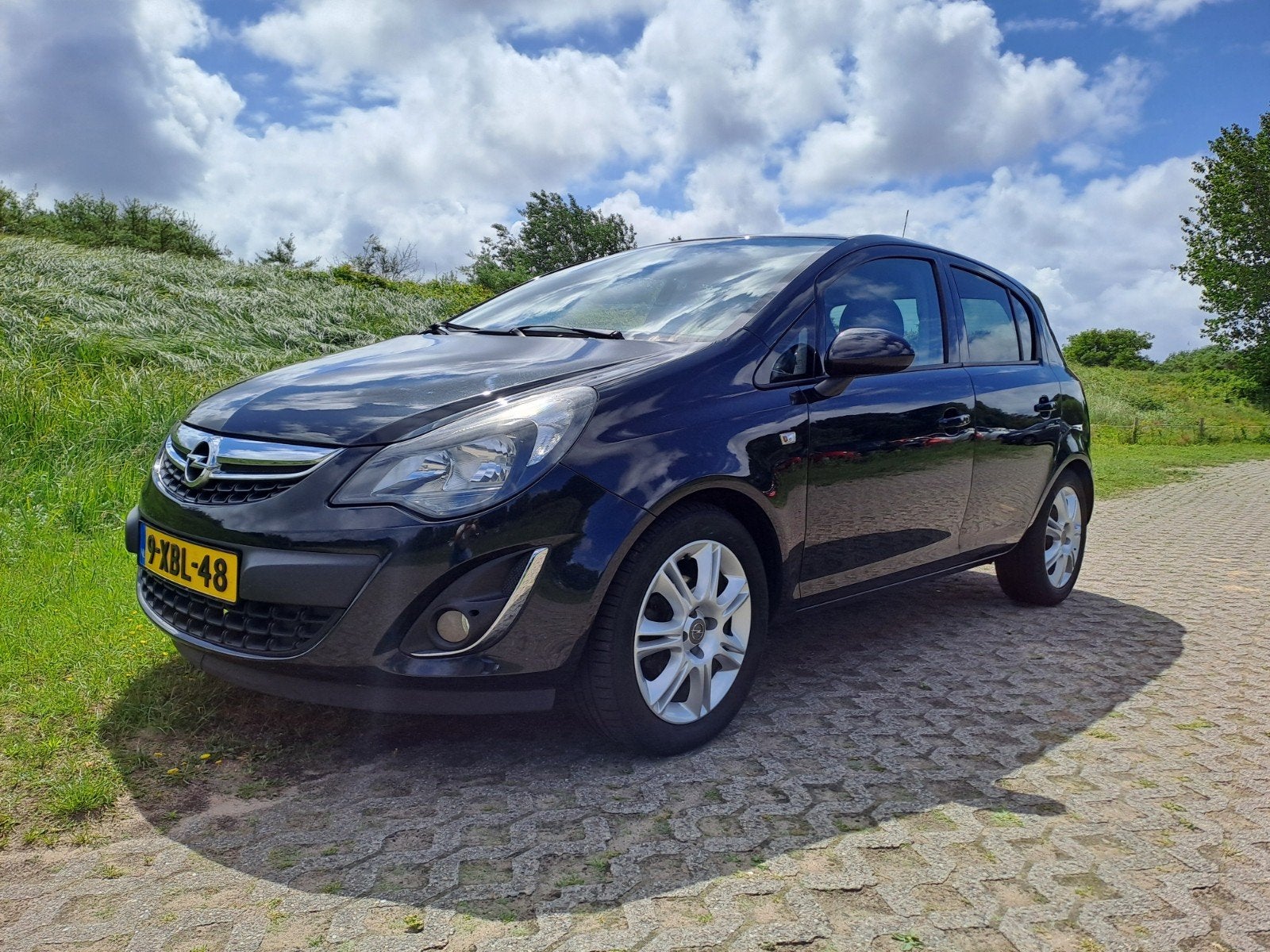 Opel Corsa 1.4 5D 2014 Zwart, Auto's, Opel, 1063 kg, 4 cilinders, Origineel Nederlands, Handgeschakeld