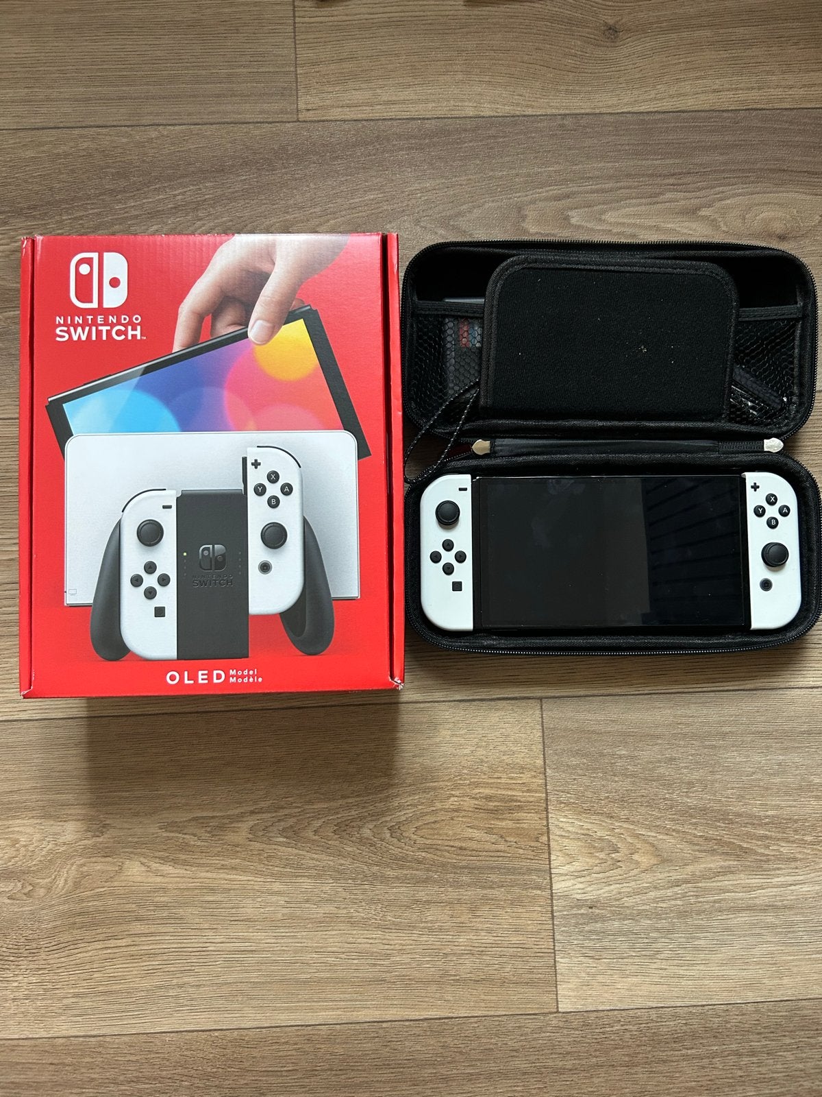 Nintendo Switch OLED met 5 games en accessoires, Spelcomputers en Games, Met games, Met 2 controllers, Zo goed als nieuw, Switch OLED